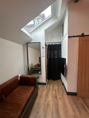 Stay at Posh Garage